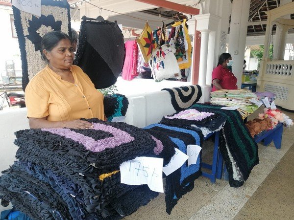 A "Rural Fair" to uplift rural entrepreneurs at Diyagama Salavanodyanarama Temple (2022-12-24)